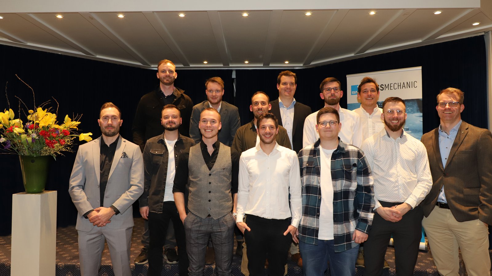 PTF_Frauenfeld (Klasse HFMD21-23a): hintere Reihe von links nach rechts: Gerhard Trüb, Daniel Wattinger, Tobias Bachmann, Peter Gäumann, Timmy Heeb, Roland Beer vordere Reihe von links nach rechts: Samuel Pfister, Marco Brunner, Kay Eugster, Janis Reinhard, Yanick Hinterberger, Yannic Zünti, David Niederer (Lehrgangsleiter) auf dem Bild fehlt: Sabahudin Alicajic PTF_Frauenfeld (Klasse HFMD21-23a): hintere Reihe von links nach rechts: Gerhard Trüb, Daniel Wattinger, Tobias Bachmann, Peter Gäumann, Timmy Heeb, Roland Beer vordere Reihe von links nach rechts: Samuel Pfister, Marco Brunner, Kay Eugster, Janis Reinhard, Yanick Hinterberger, Yannic Zünti, David Niederer (Lehrgangsleiter) auf dem Bild fehlt: Sabahudin Alicajic